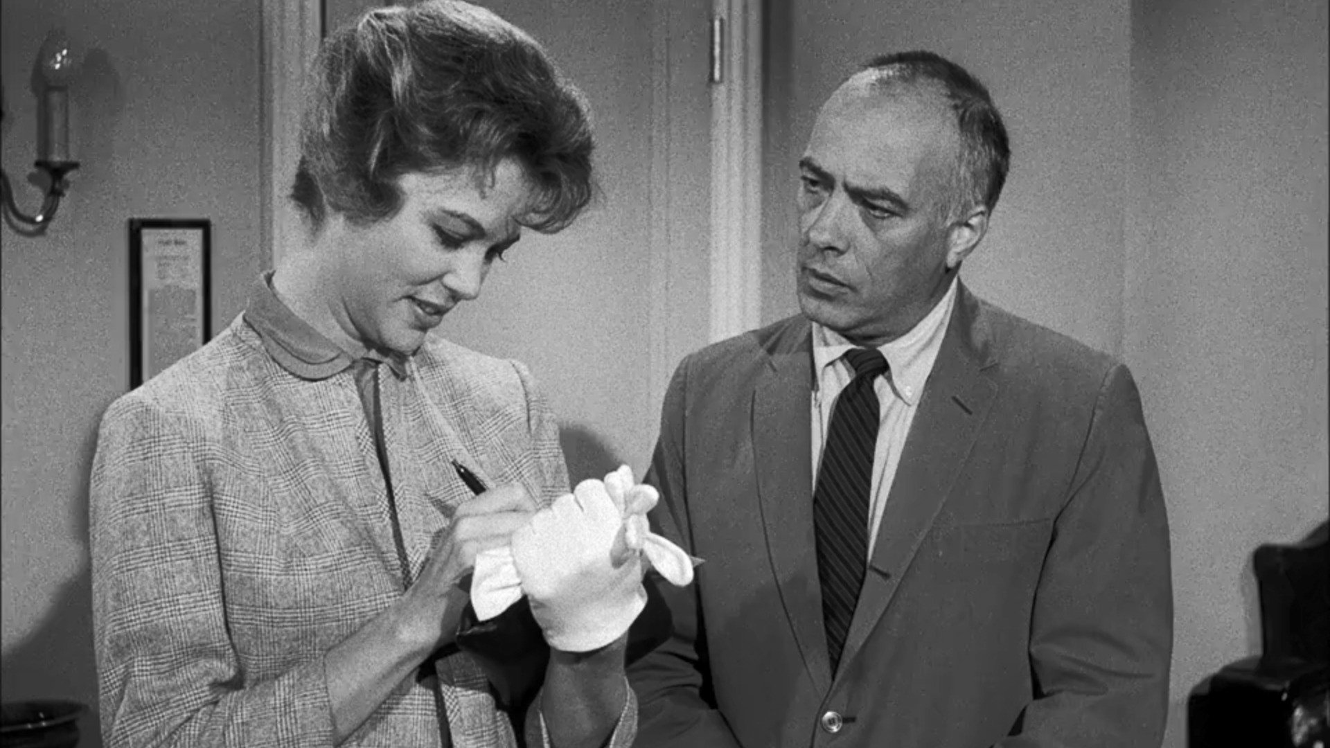 The Case of the Larcenous Lady