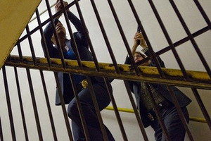Два в корпус, один в голову
